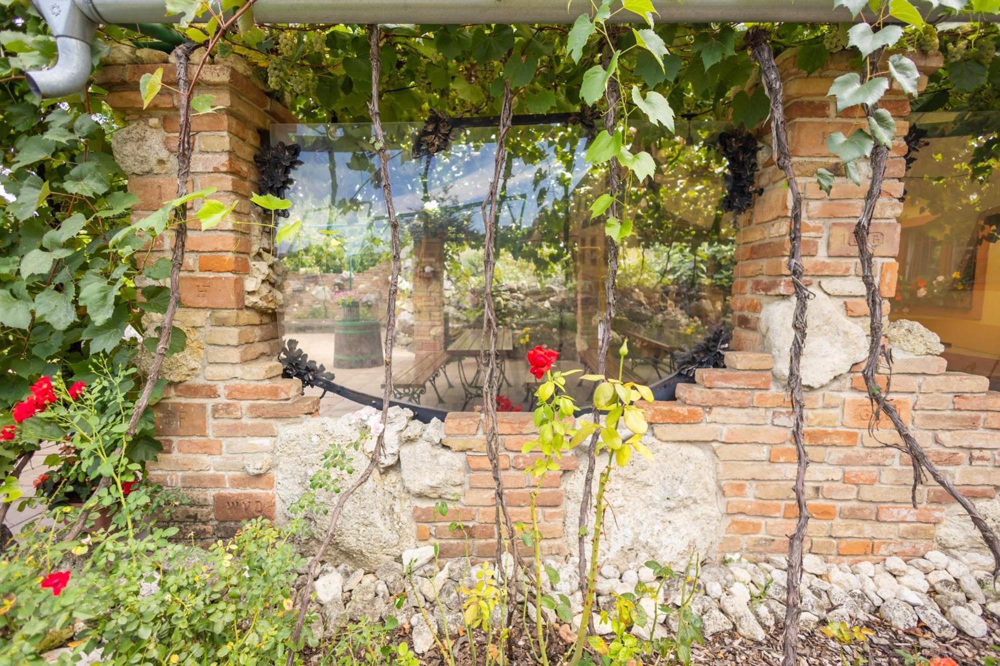Penzion Moravska Oaza Valtice Bagian luar foto